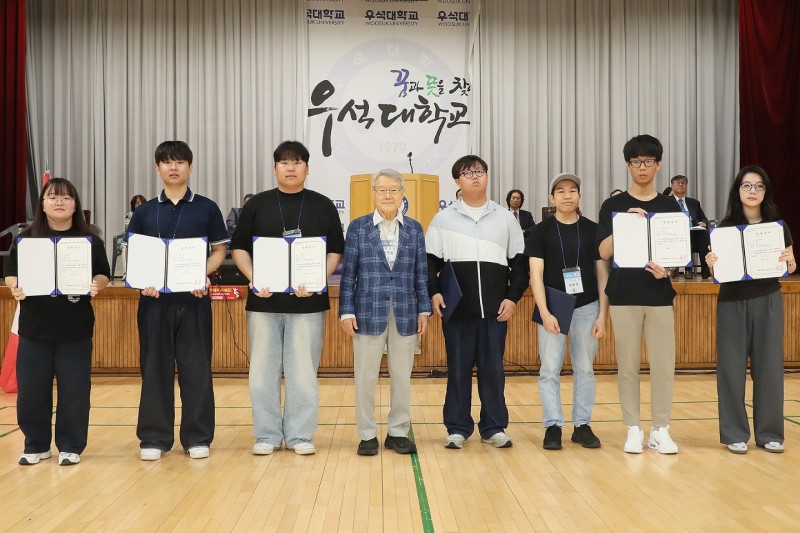 장학금 수여 기념사진